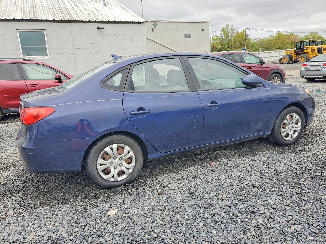 HYUNDAI ELANTRA 2010 — 4