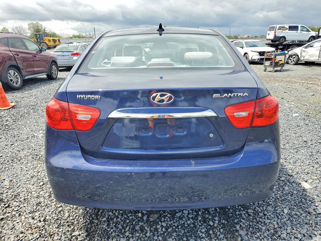 HYUNDAI ELANTRA 2010 — 7