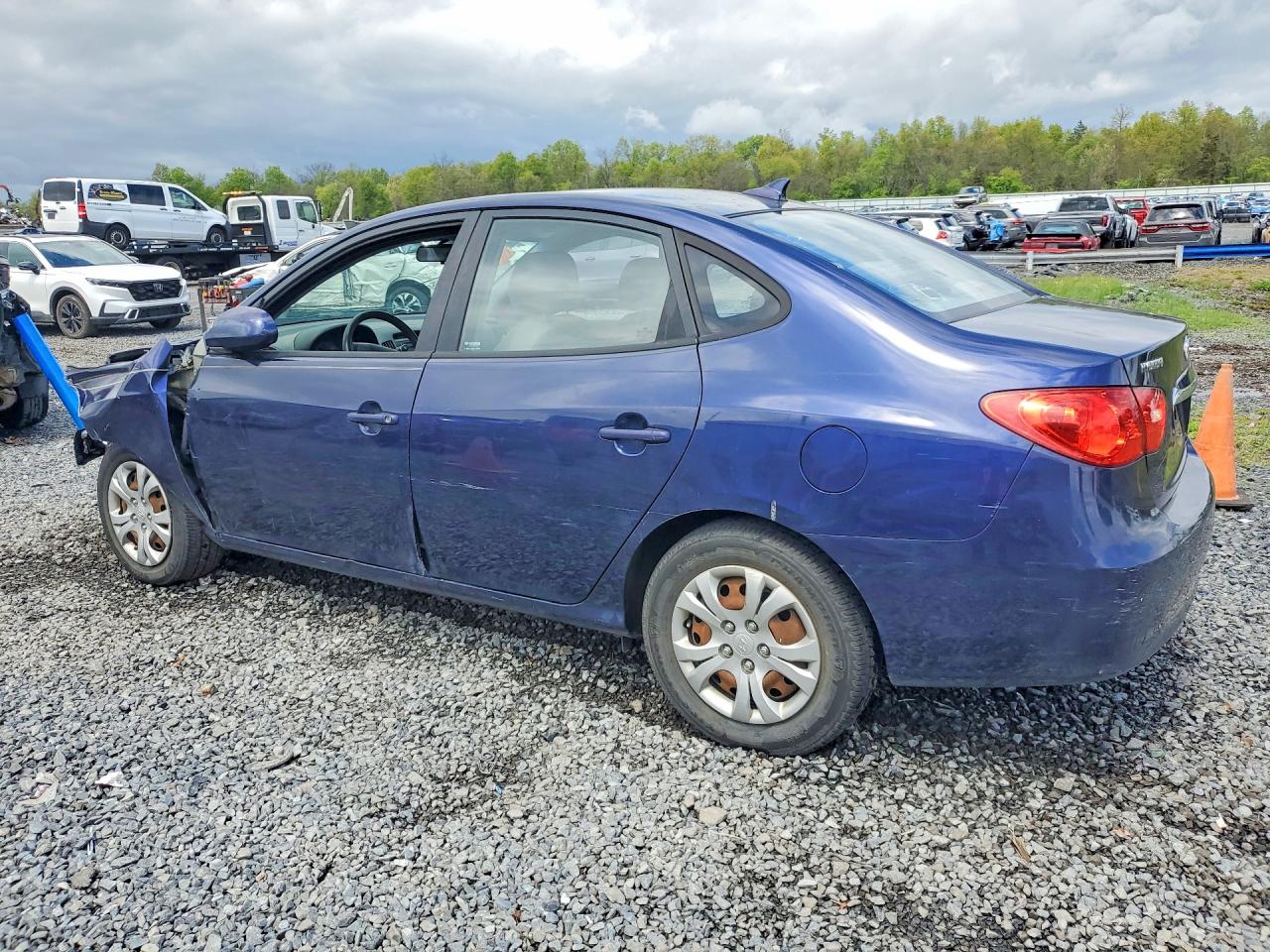 HYUNDAI ELANTRA 2010 — 3