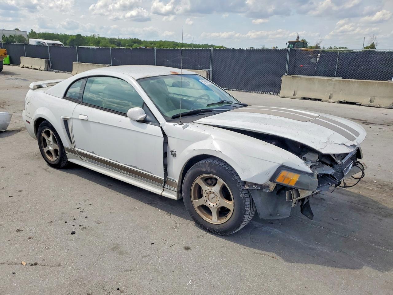 FORD MUSTANG 2004 — 5