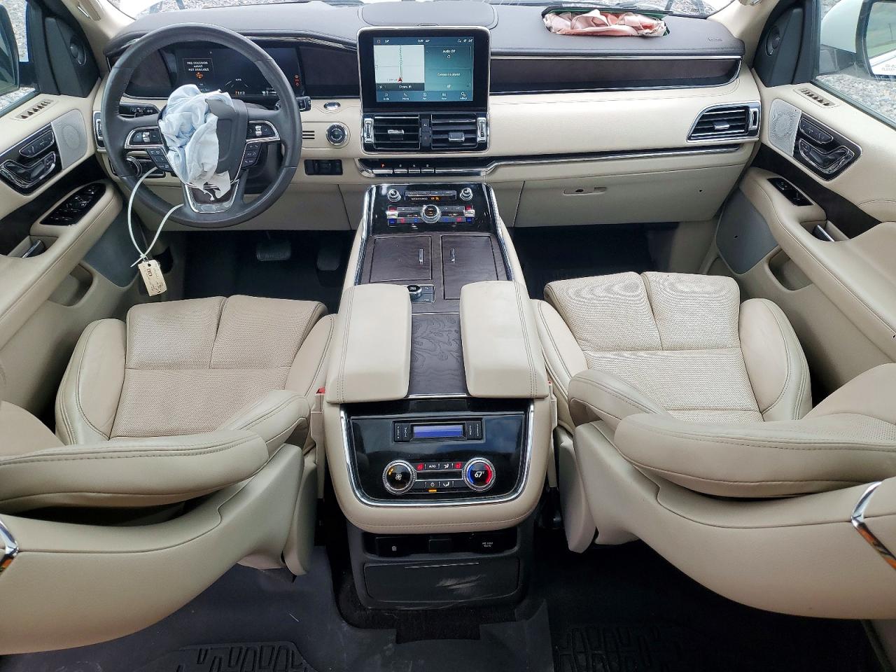 LINCOLN NAVIGATOR 2021 — 9