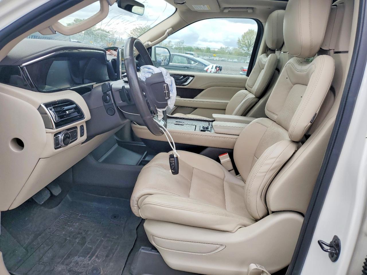LINCOLN NAVIGATOR 2021 — 8