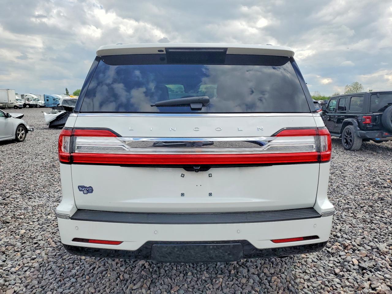 LINCOLN NAVIGATOR 2021 — 7