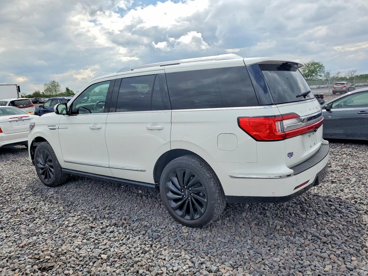 LINCOLN NAVIGATOR 2021 — 3