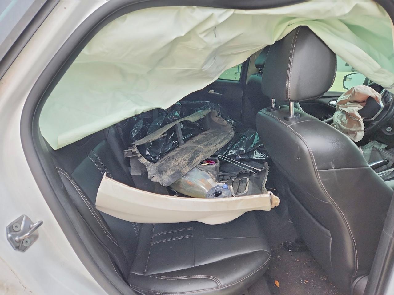 FORD FOCUS SE 2013 — 11