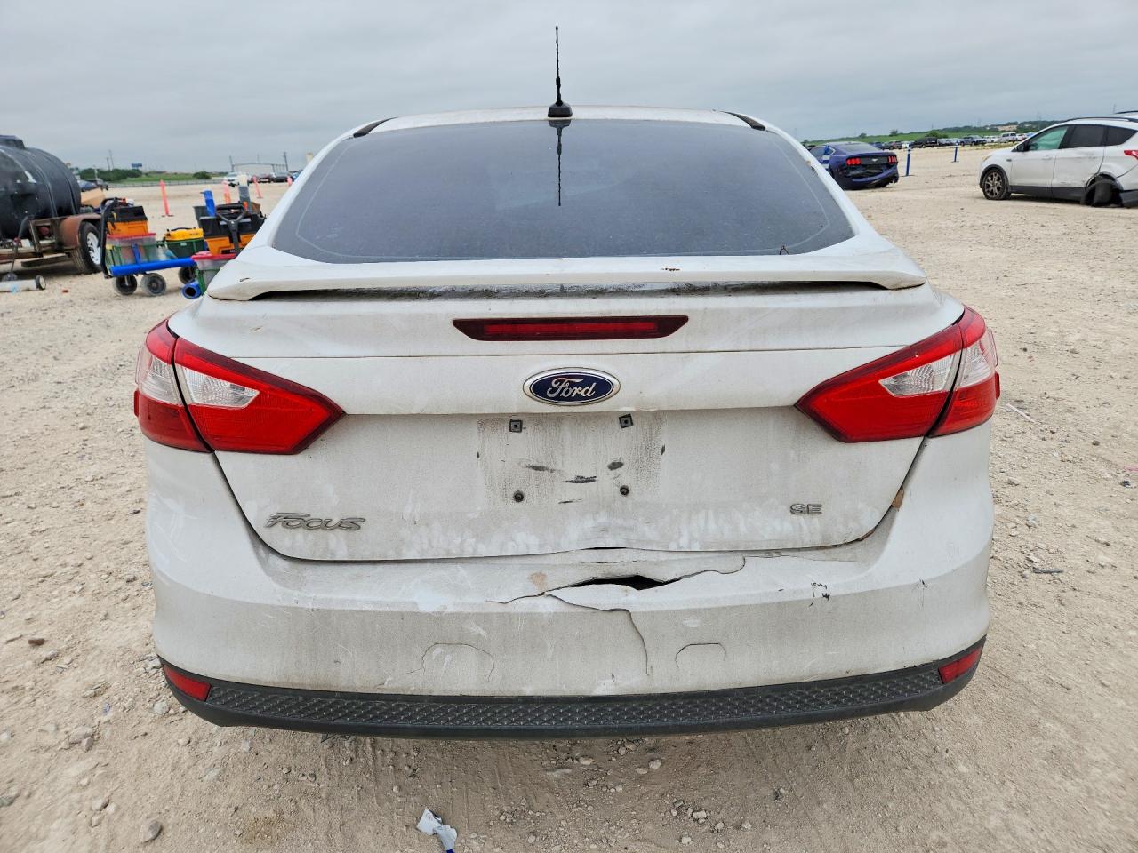 FORD FOCUS SE 2013 — 7