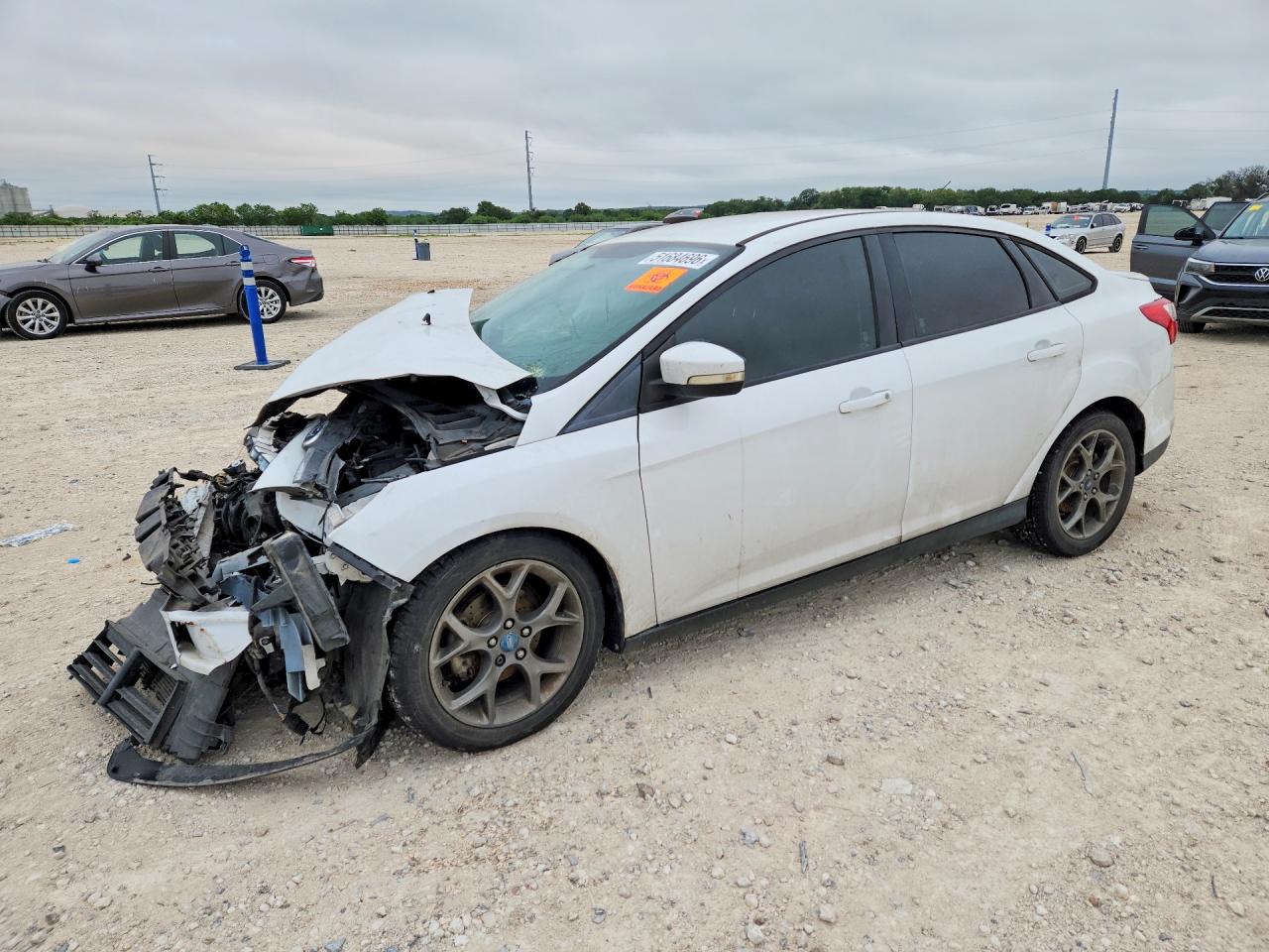 FORD FOCUS SE 2013 — 2