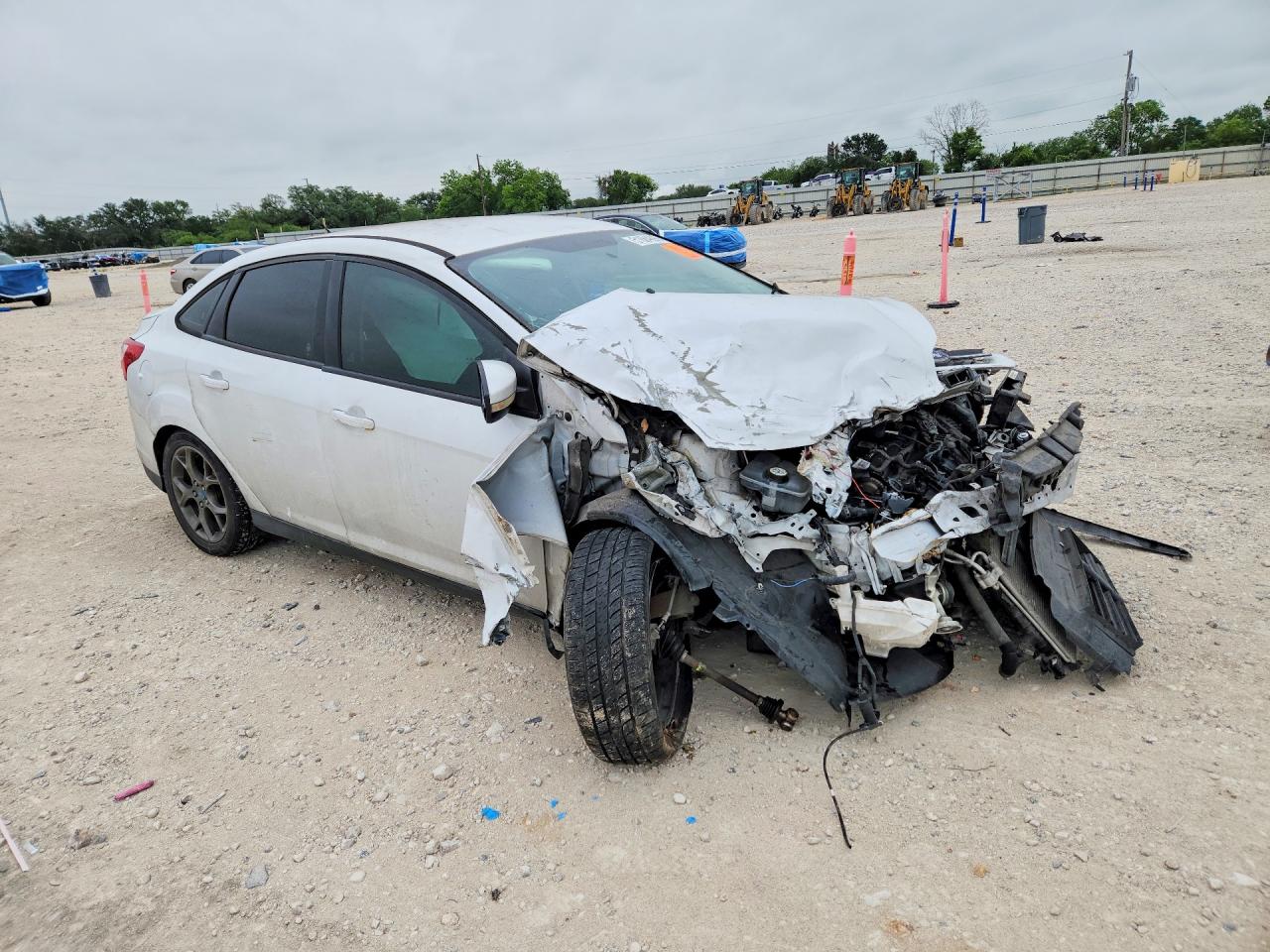 FORD FOCUS SE 2013 — 5