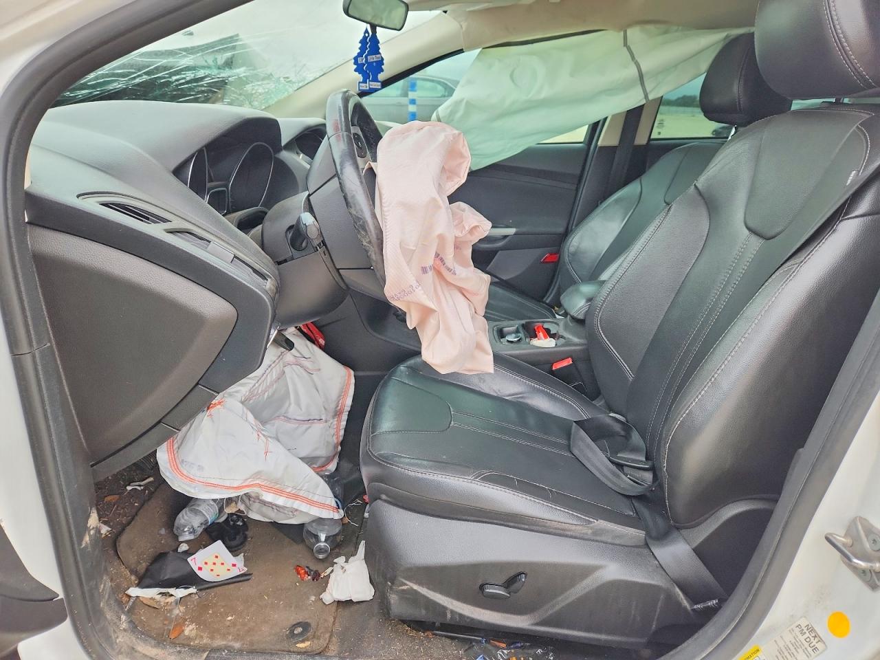 FORD FOCUS SE 2013 — 8