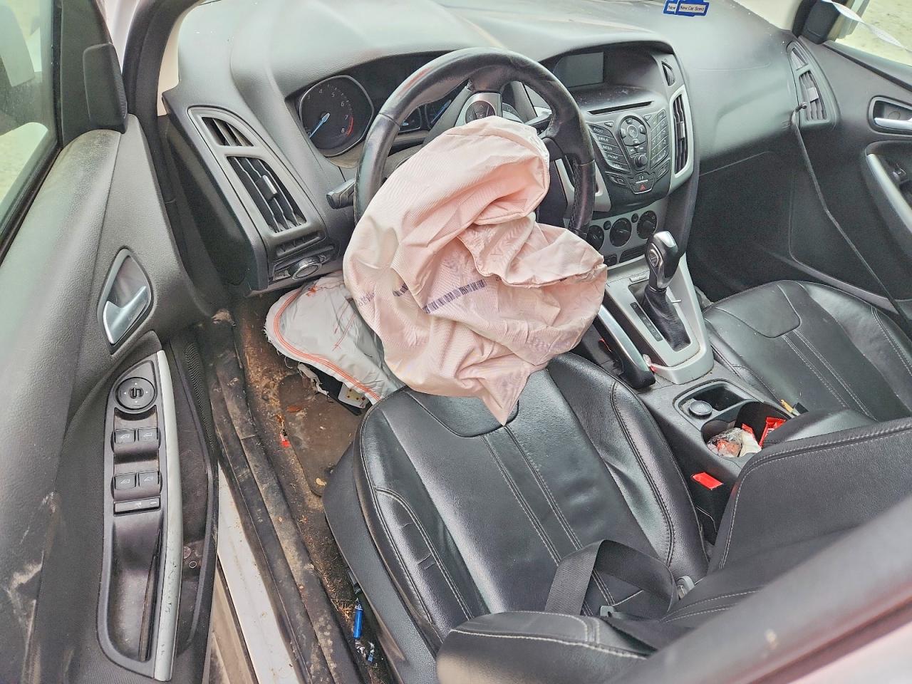 FORD FOCUS SE 2013 — 9