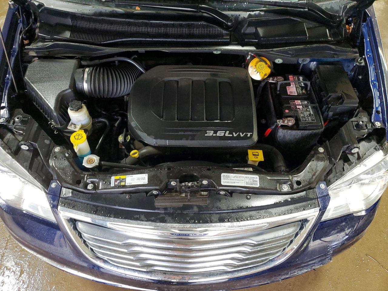 CHRYSLER TOWN & COUNTRY 2016 — 13