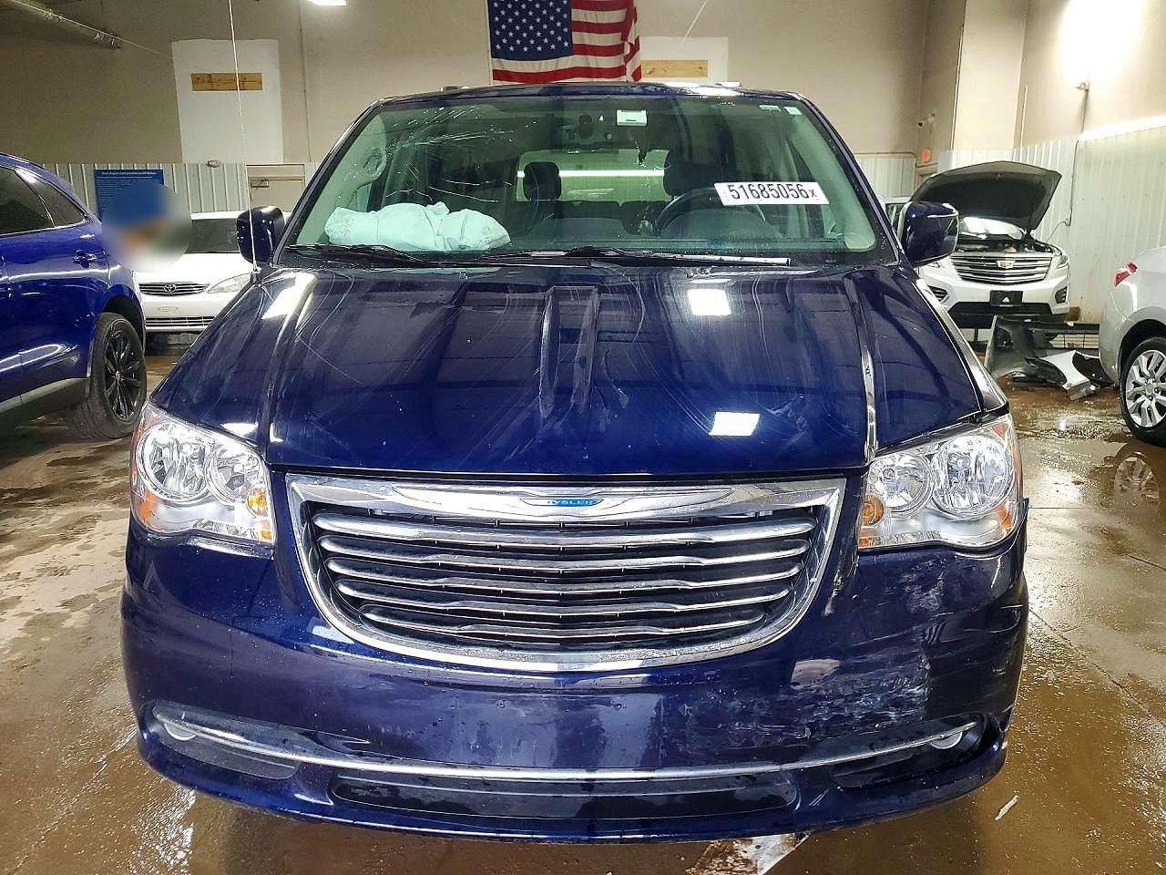 CHRYSLER TOWN & COUNTRY 2016 — 6