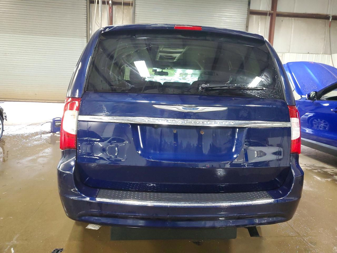 CHRYSLER TOWN & COUNTRY 2016 — 7