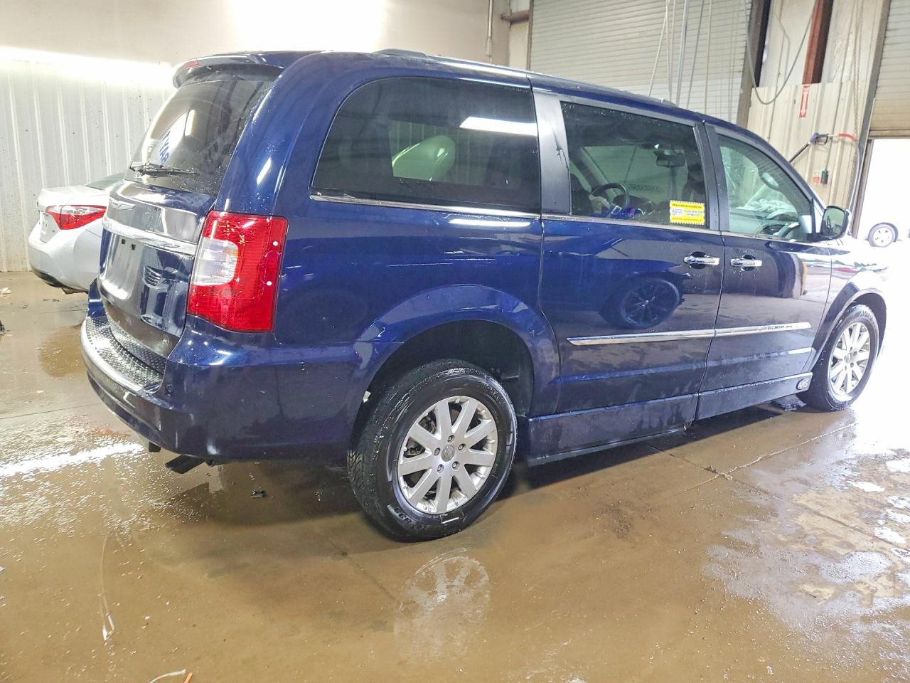 CHRYSLER TOWN & COUNTRY 2016 — 4