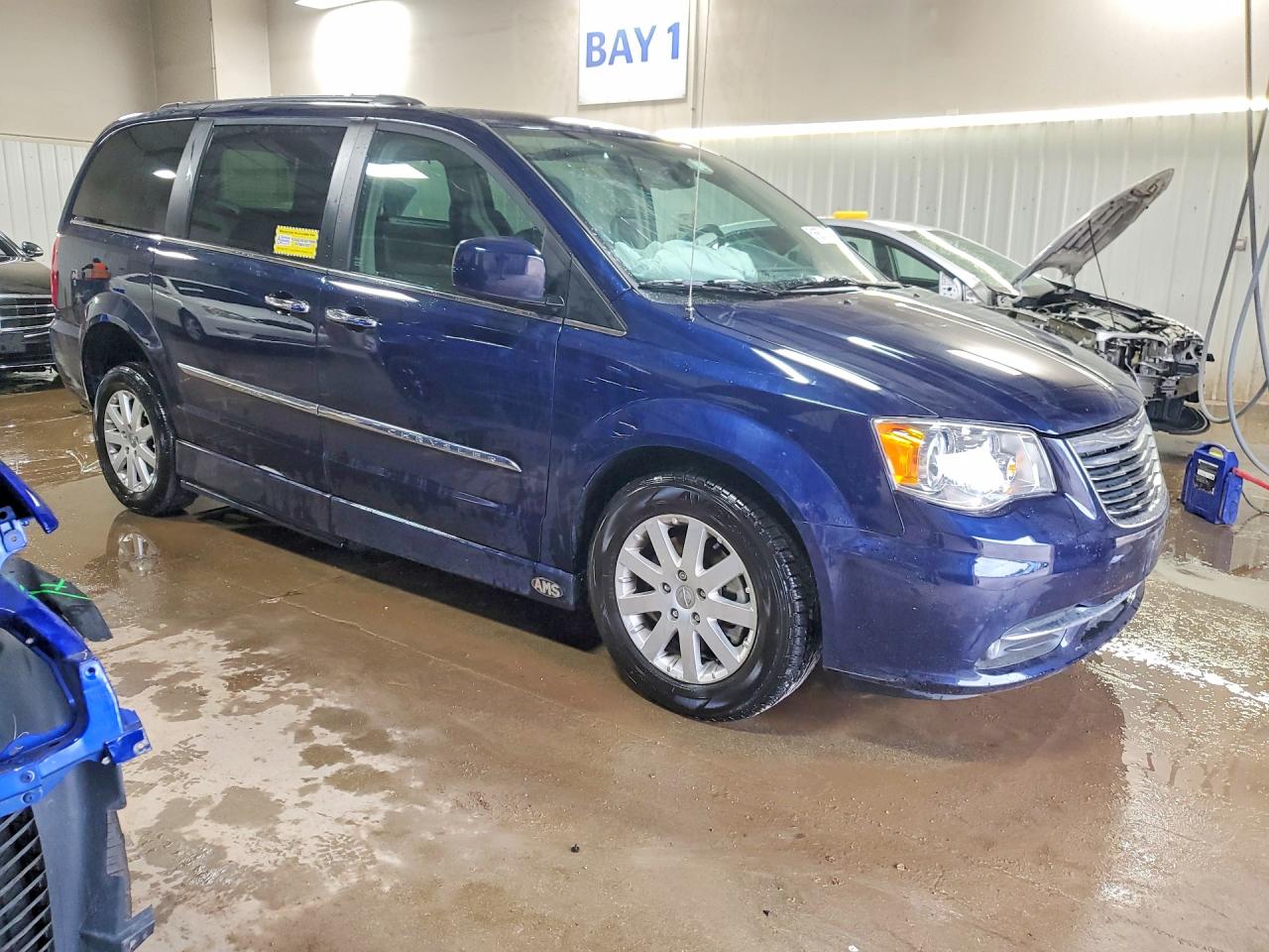 CHRYSLER TOWN & COUNTRY 2016 — 5