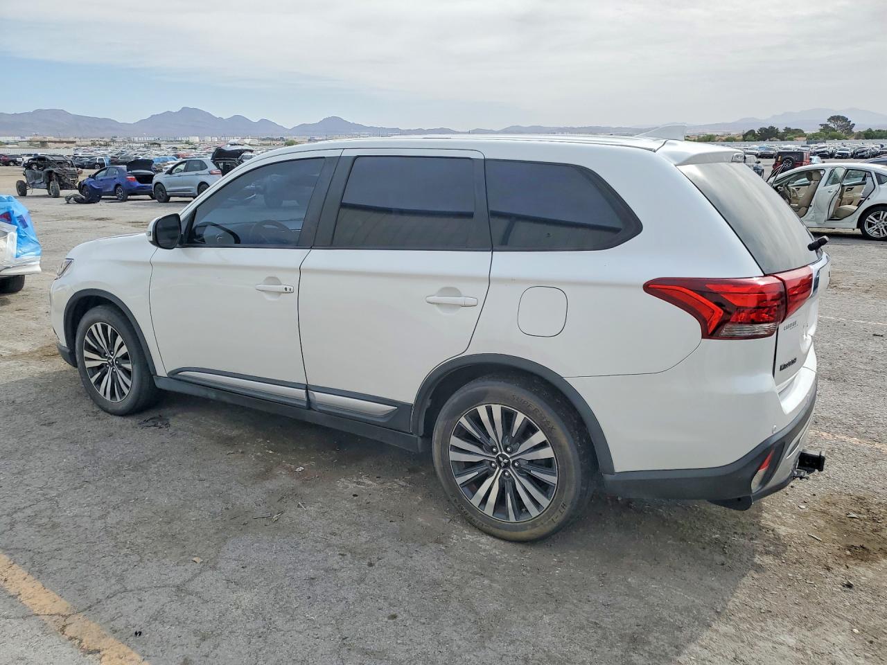 MITSUBISHI OUTLANDER 2019 — 3