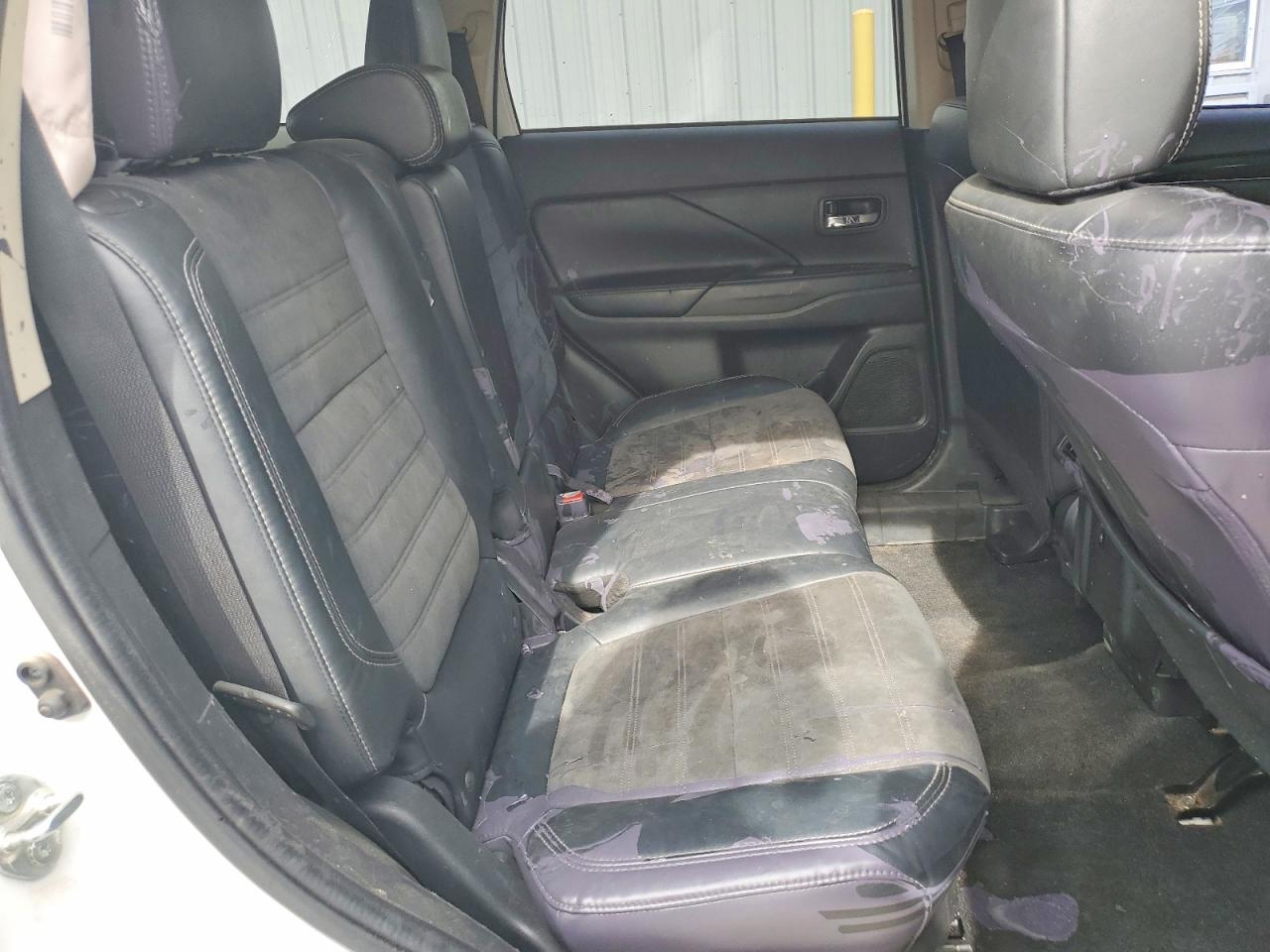 MITSUBISHI OUTLANDER 2019 — 12