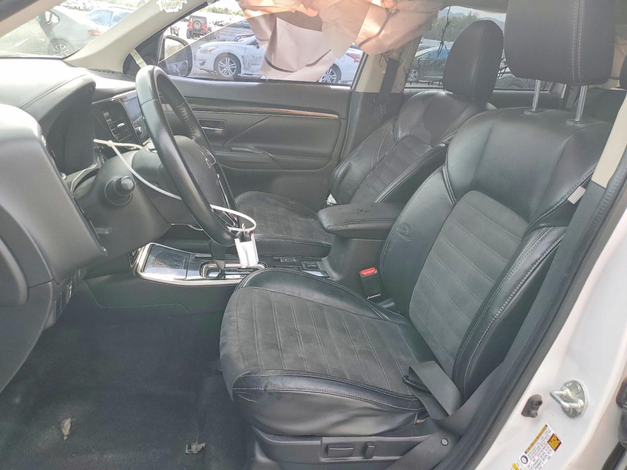 MITSUBISHI OUTLANDER 2019 — 8
