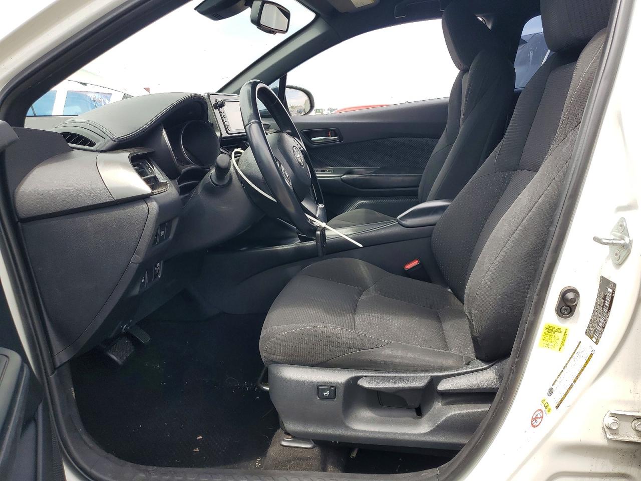 TOYOTA C-HR 2018 — 8