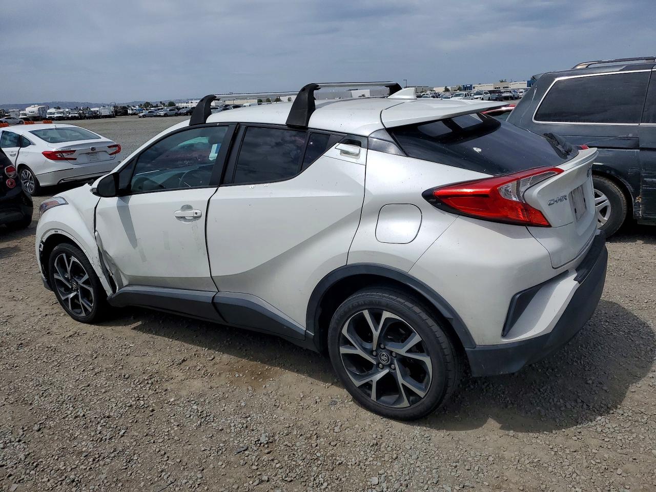 TOYOTA C-HR 2018 — 3