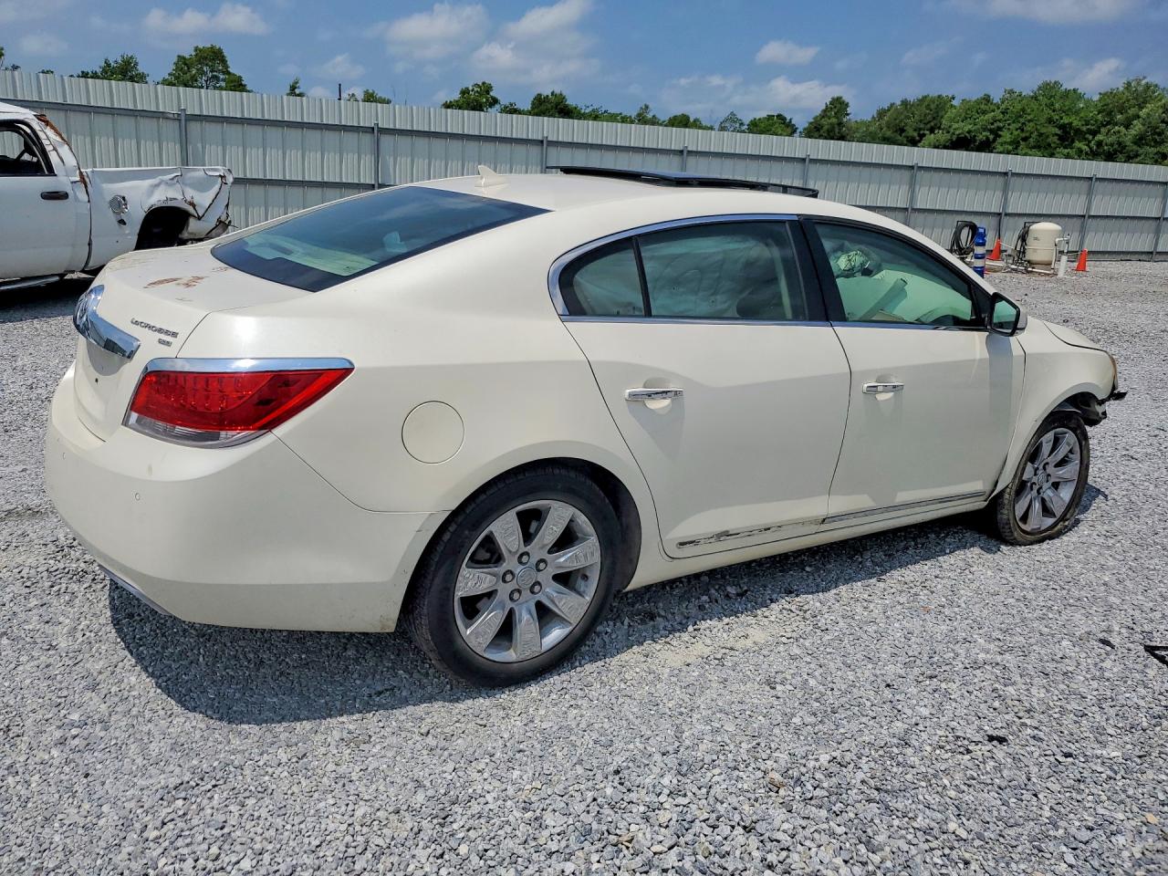 BUICK LACROSSE 2011 — 4