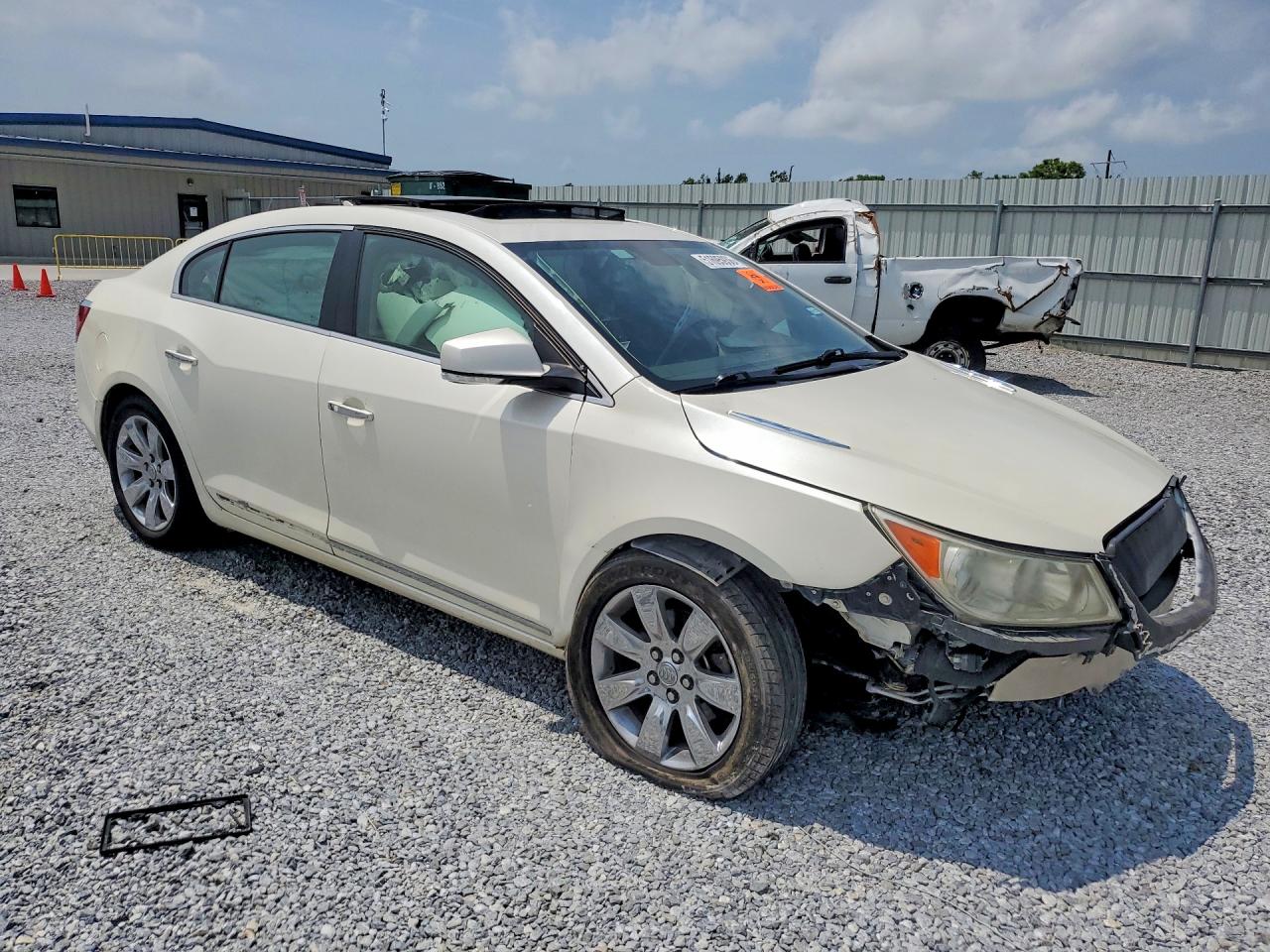 BUICK LACROSSE 2011 — 5