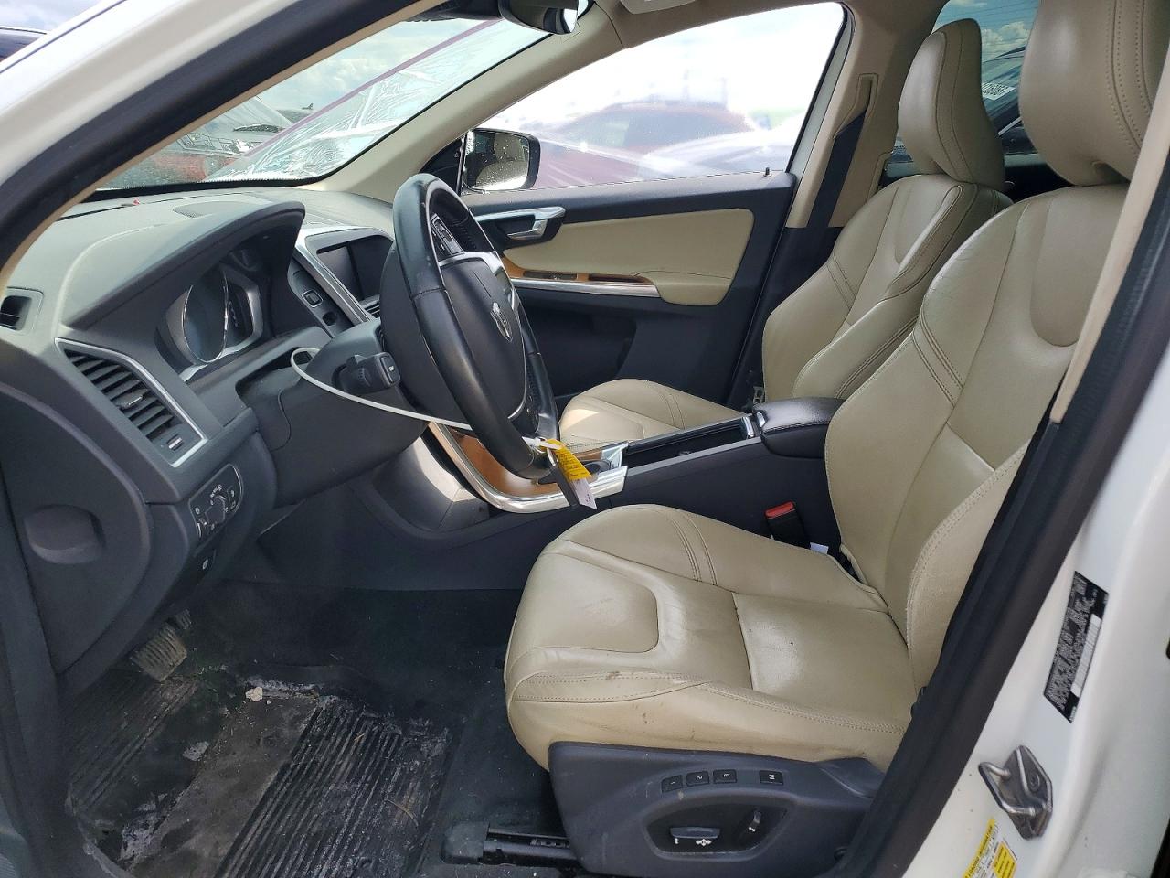 VOLVO XC60 2017 — 8