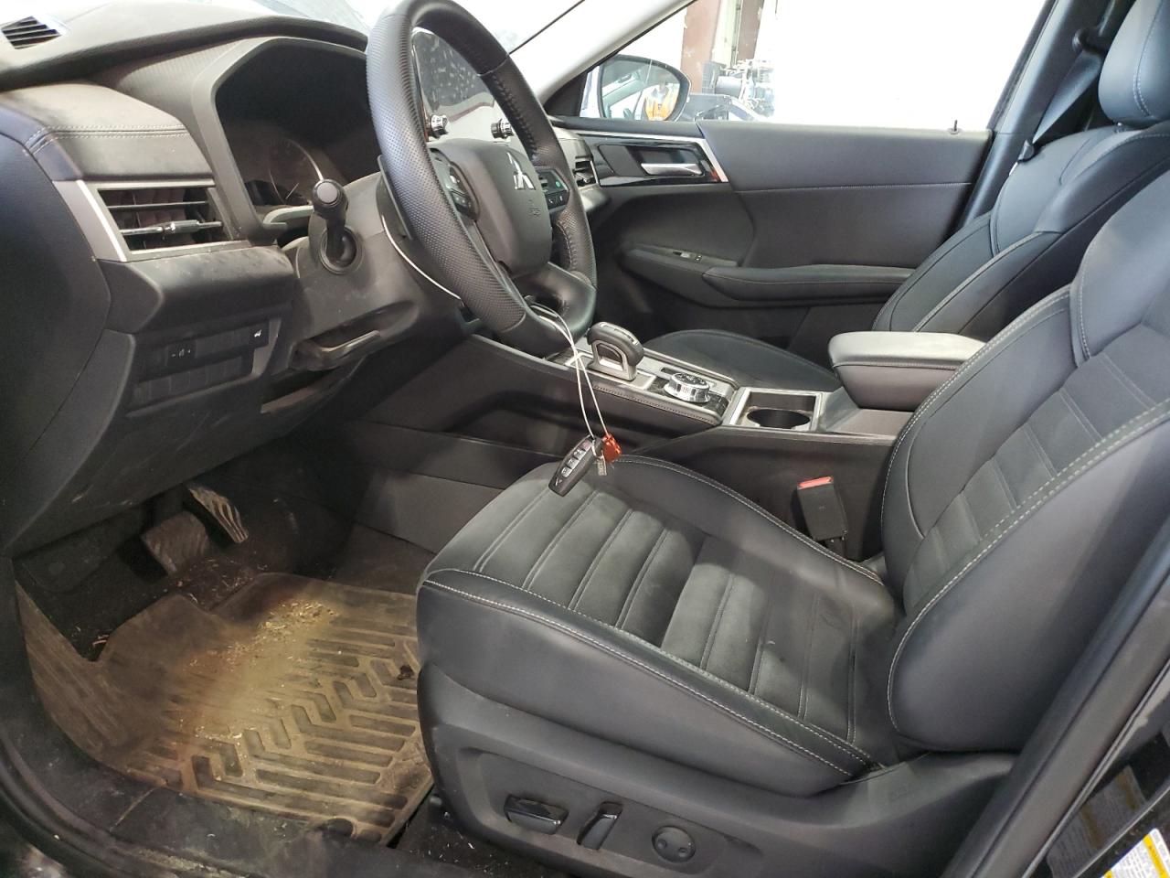 MITSUBISHI OUTLANDER 2023 — 8
