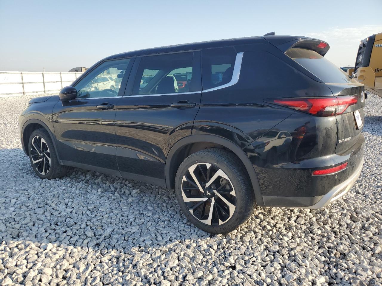 MITSUBISHI OUTLANDER 2023 — 3