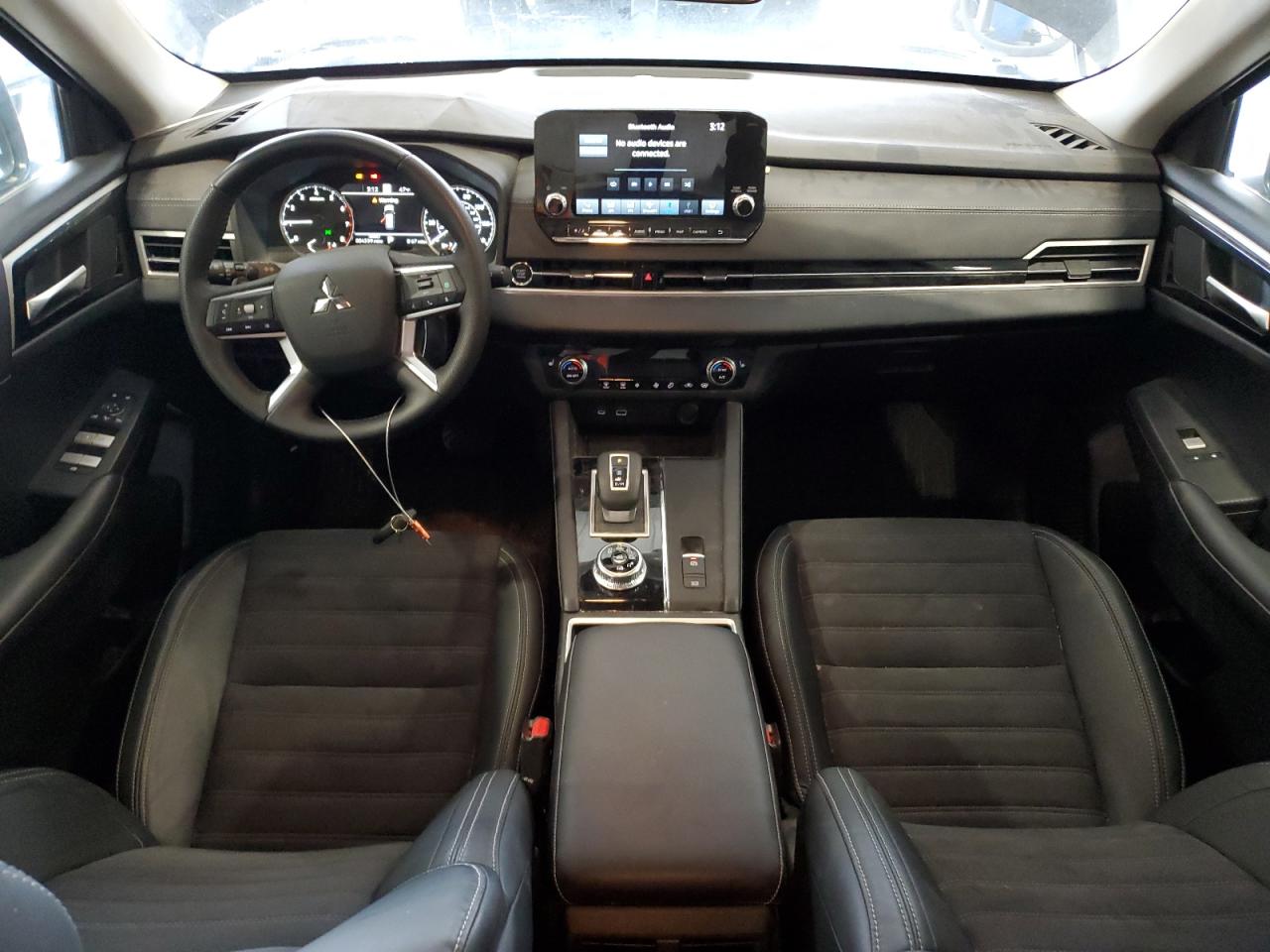 MITSUBISHI OUTLANDER 2023 — 9
