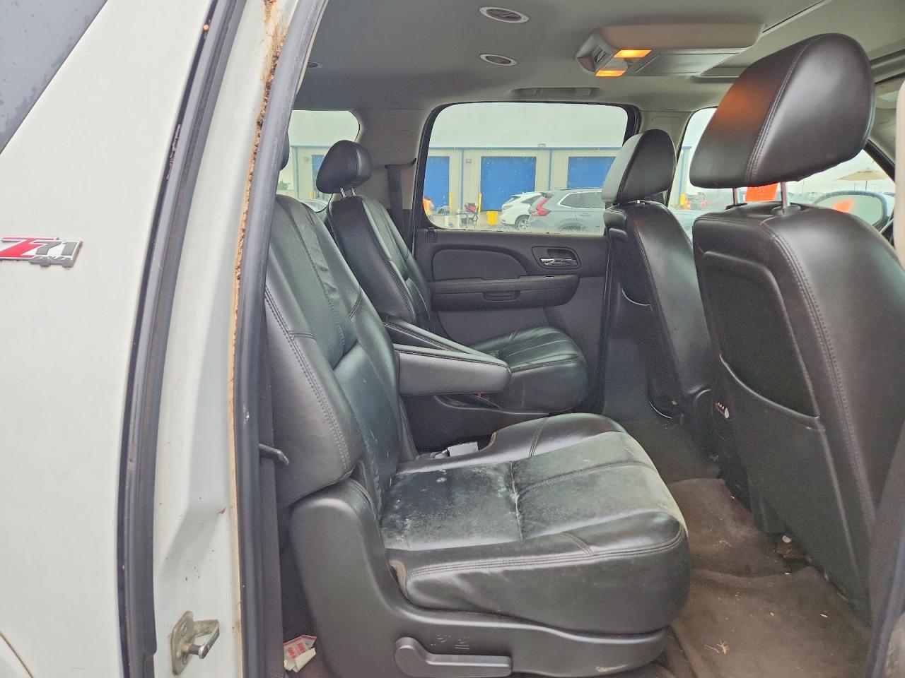 CHEV SUBURBAN 2008 — 12