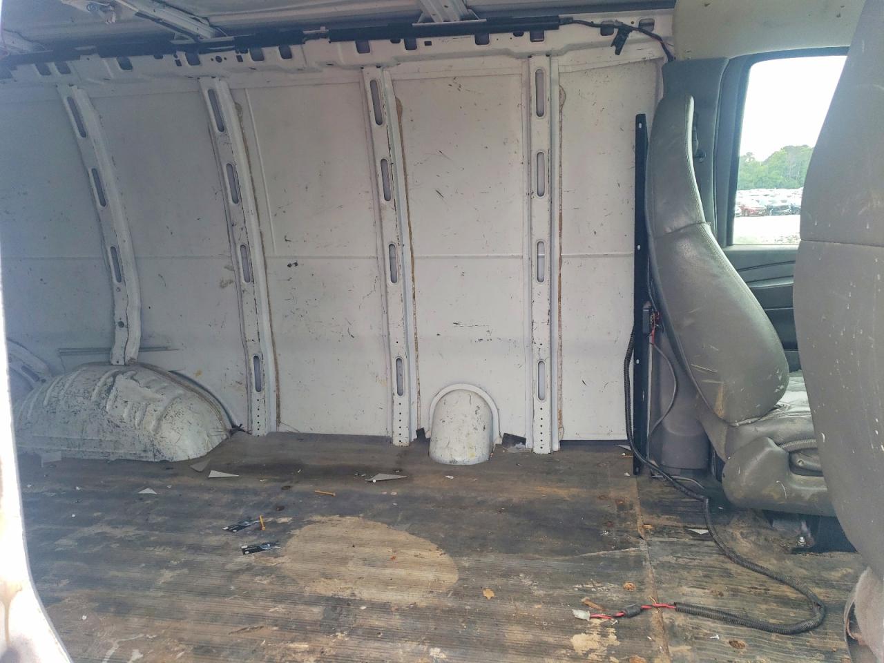 CHEVROLET EXPRESS 1500 2006 — 12