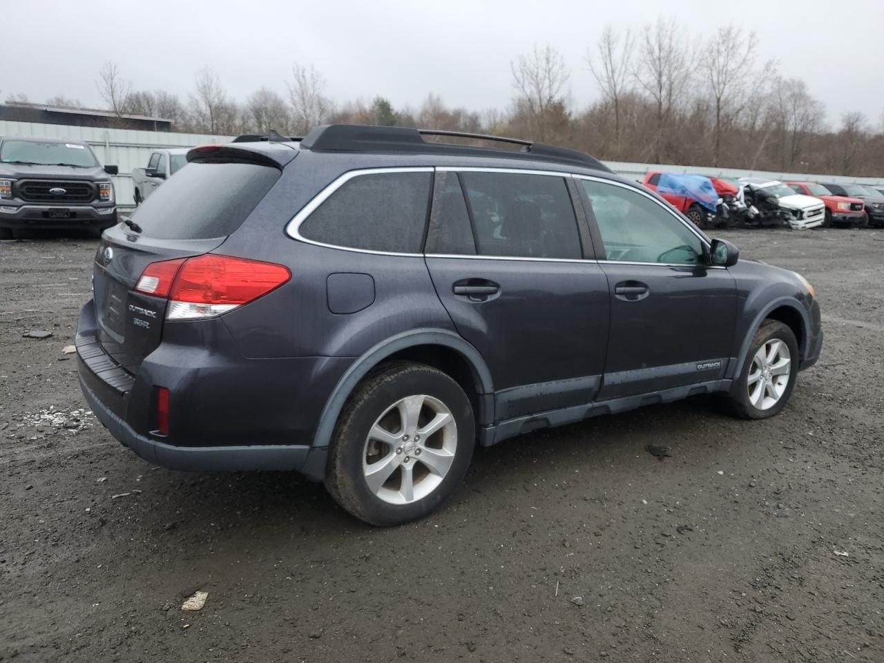 SUBARU OUTBACK 2013 — 4