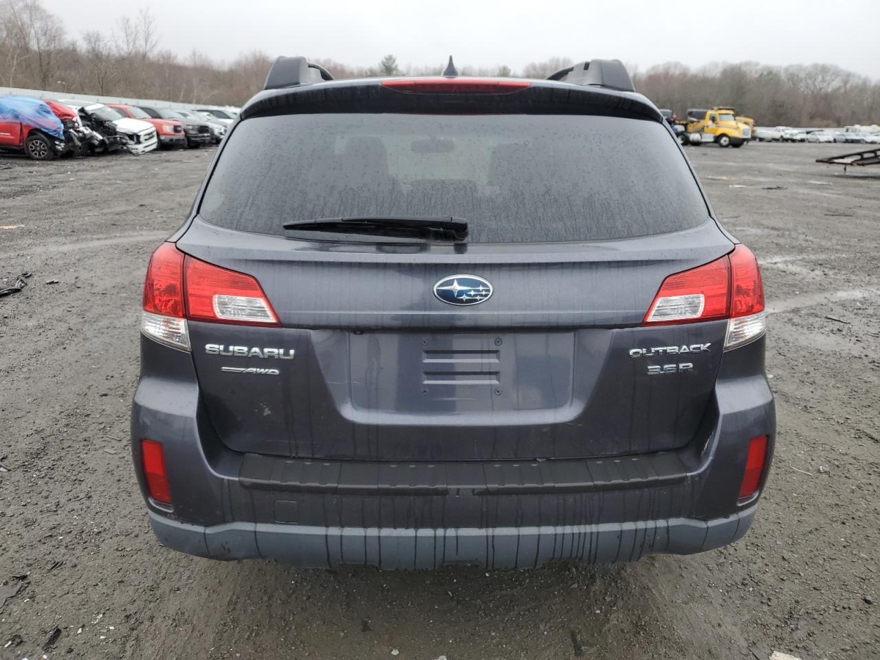 SUBARU OUTBACK 2013 — 7