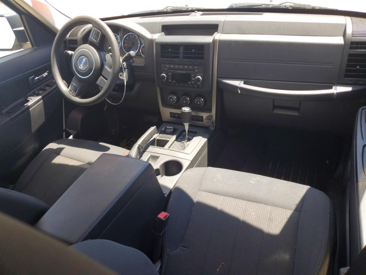 JEEP LIBERTY 2012 — 9