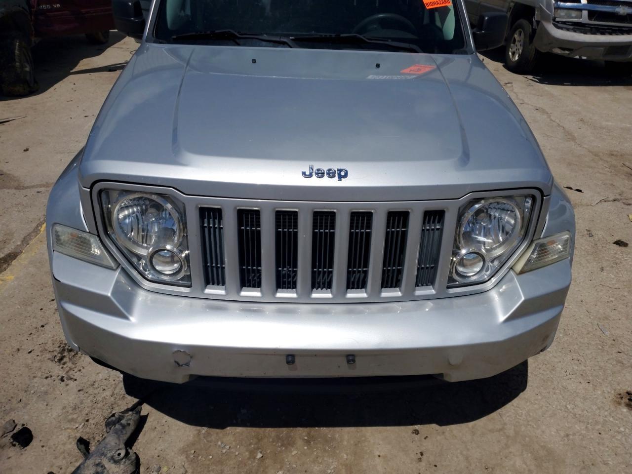 JEEP LIBERTY 2012 — 12