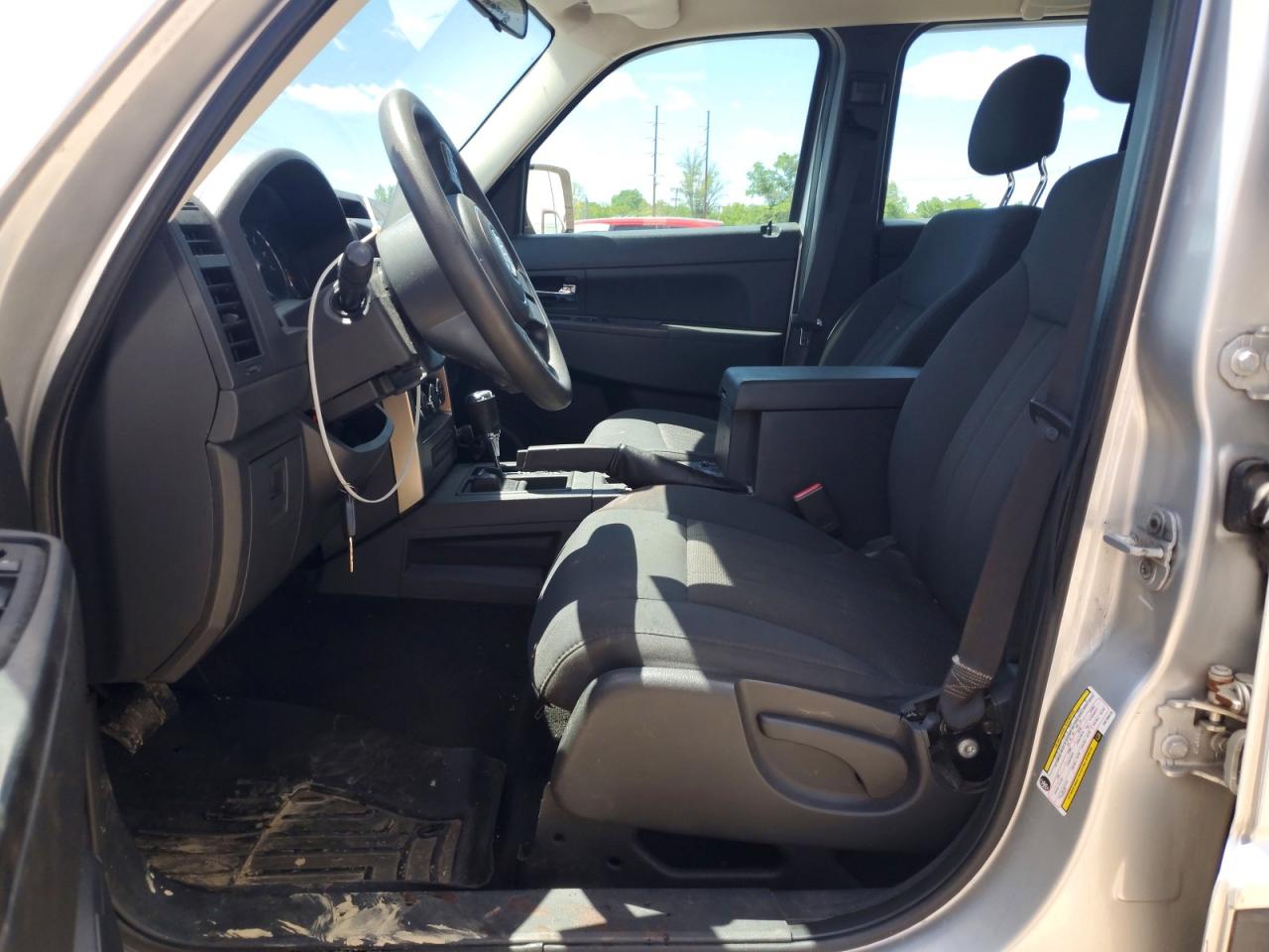 JEEP LIBERTY 2012 — 8