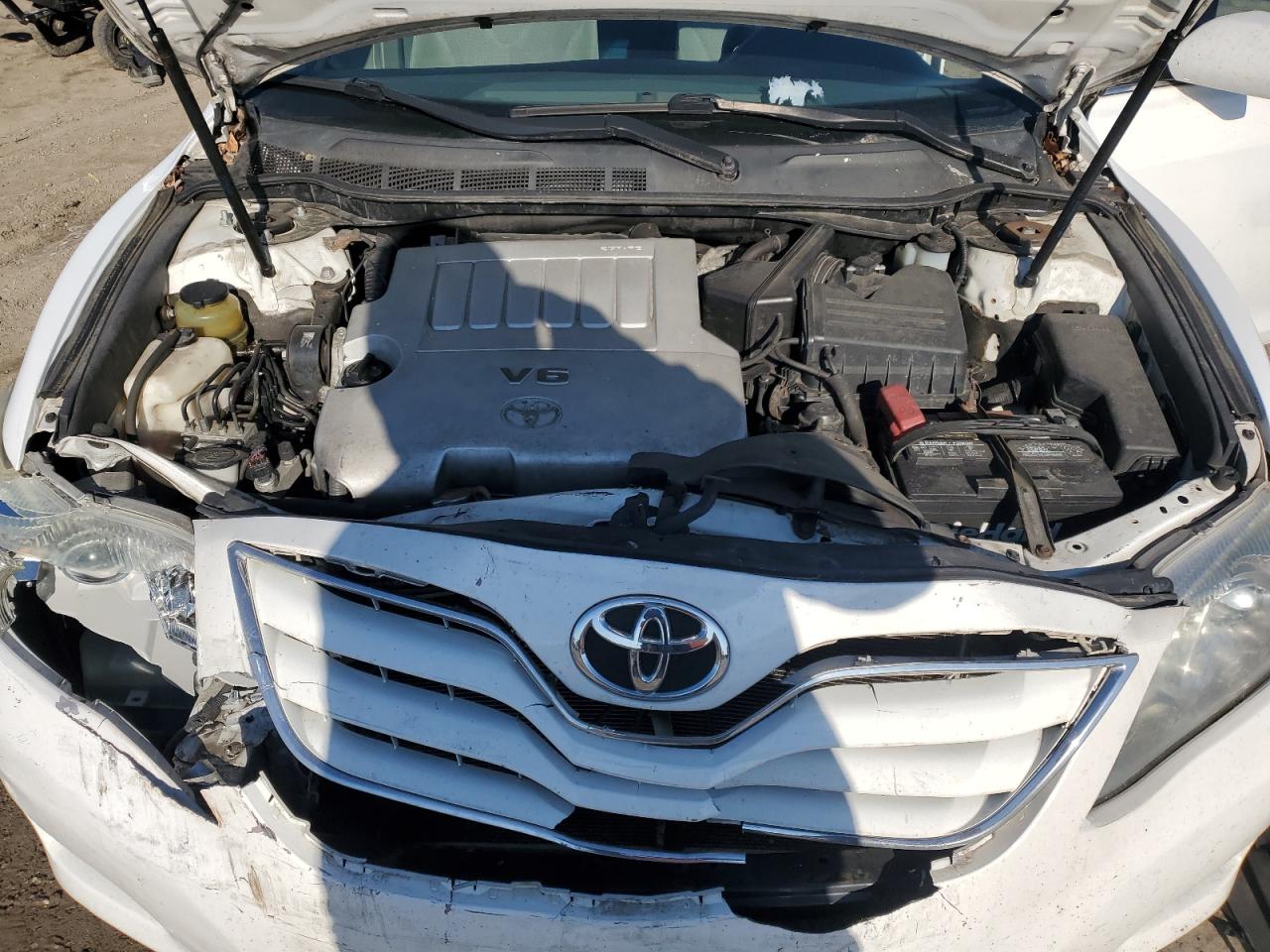 TOYOTA CAMRY 2010 — 12