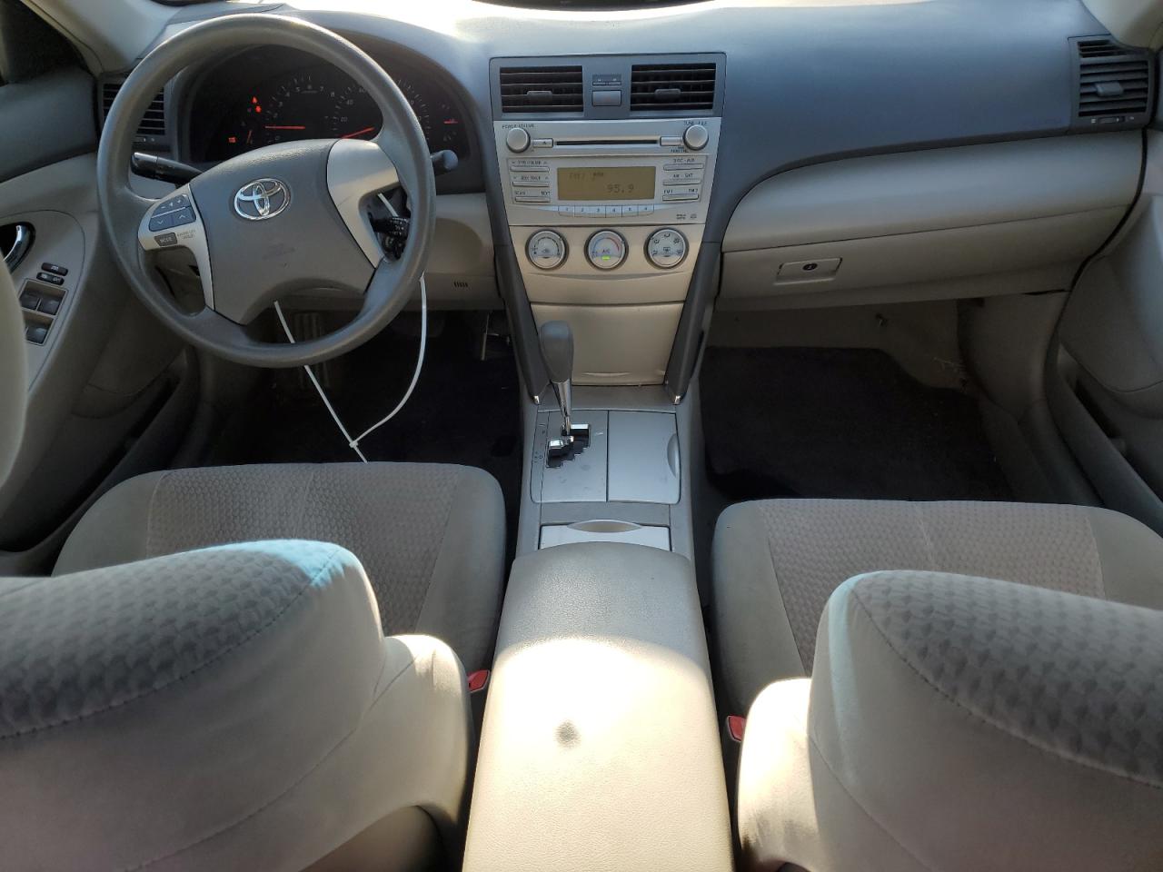 TOYOTA CAMRY 2010 — 9