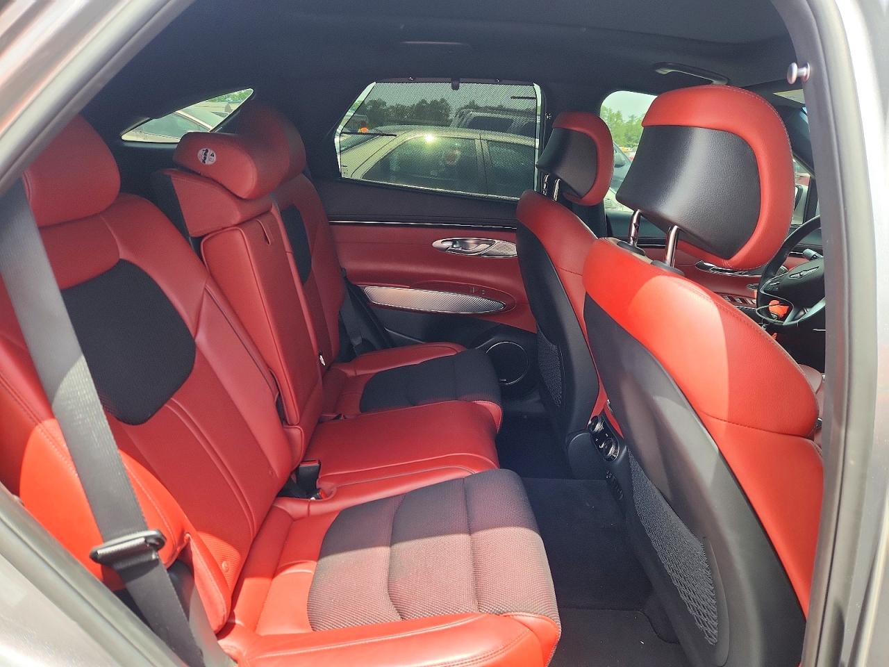 GENESIS GV70 2023 — 11