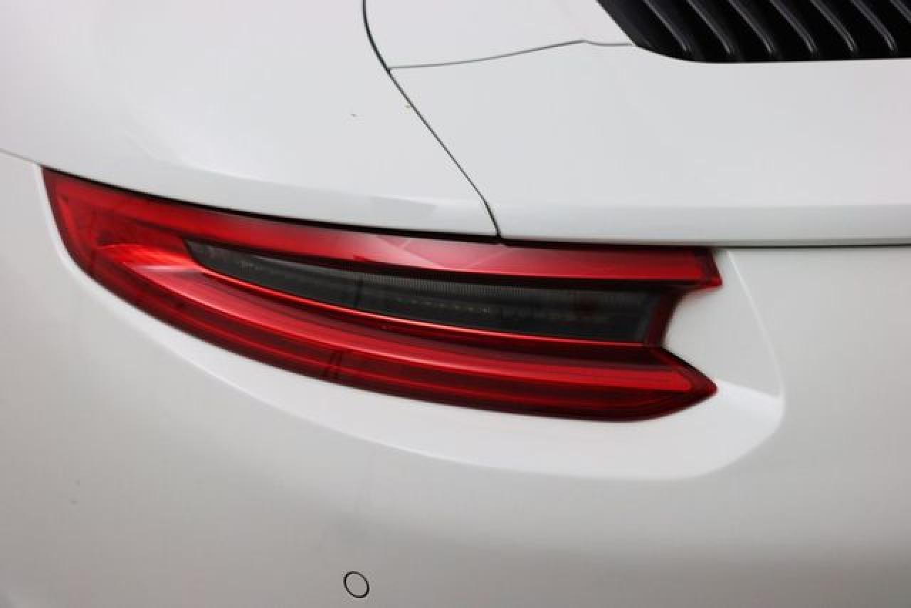 PORSCHE 911 2017 — 18