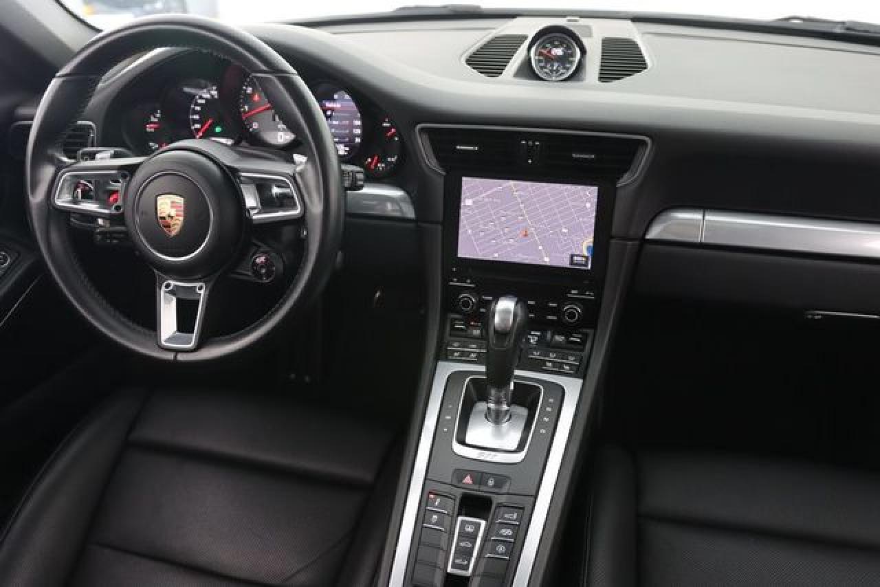 PORSCHE 911 2017 — 34