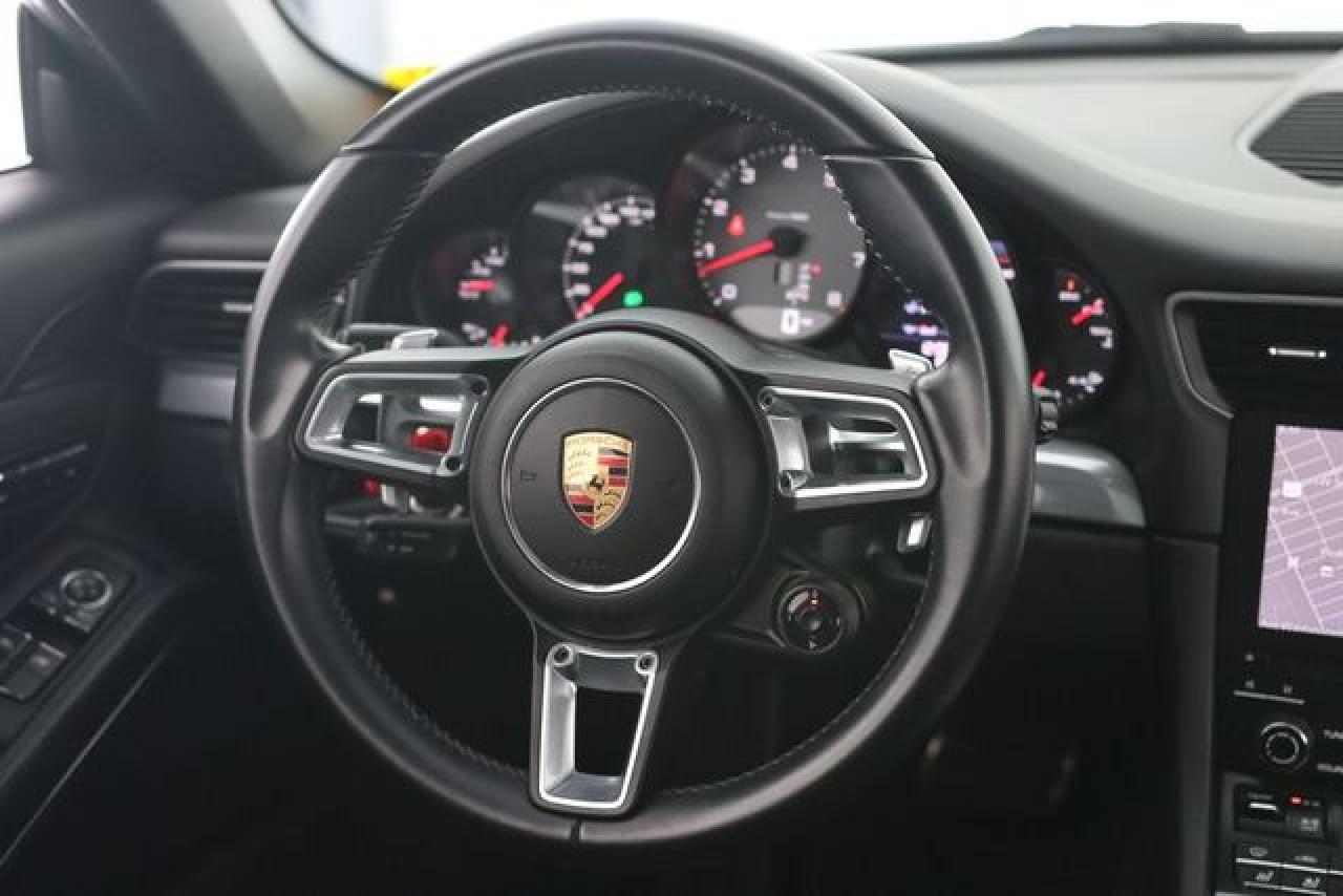 PORSCHE 911 2017 — 35