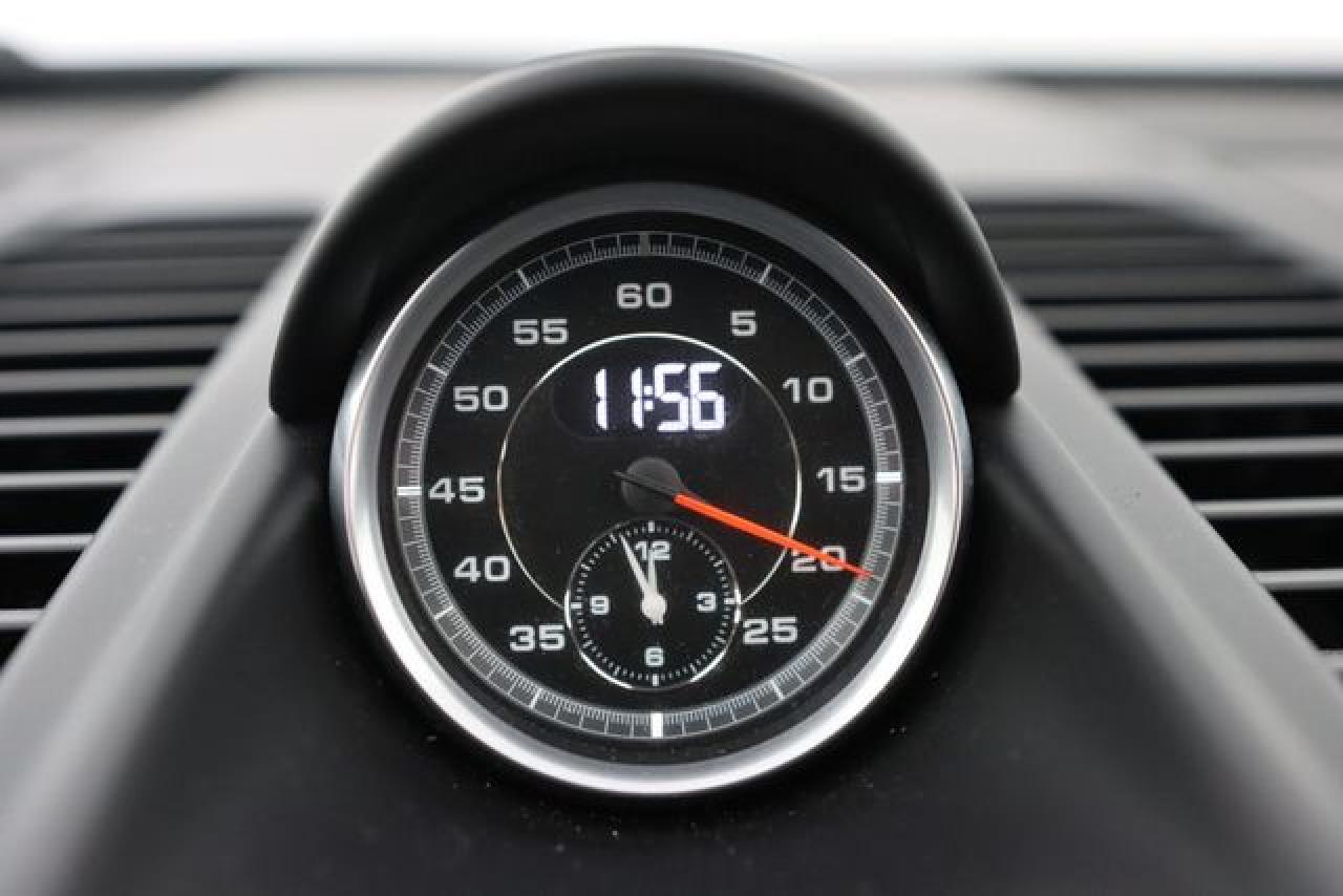 PORSCHE 911 2017 — 26