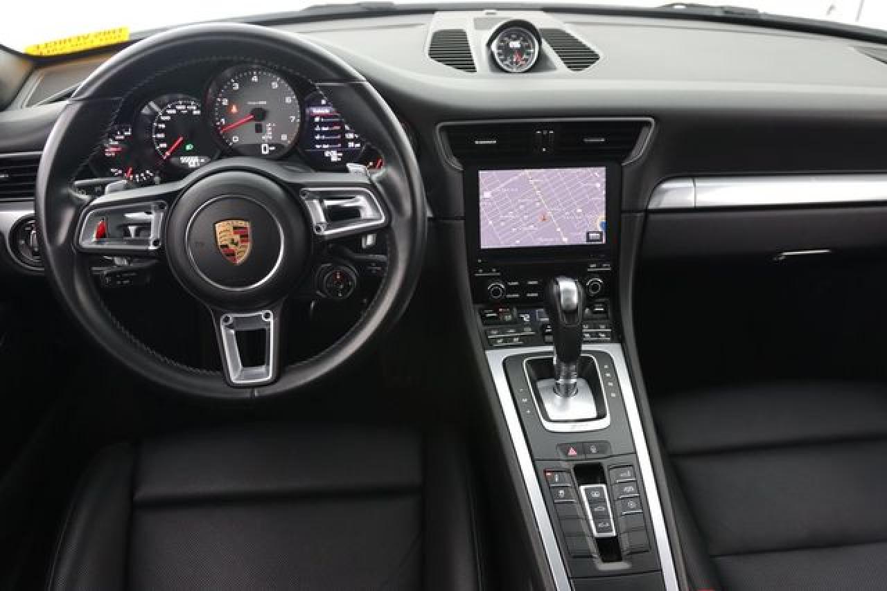 PORSCHE 911 2017 — 33