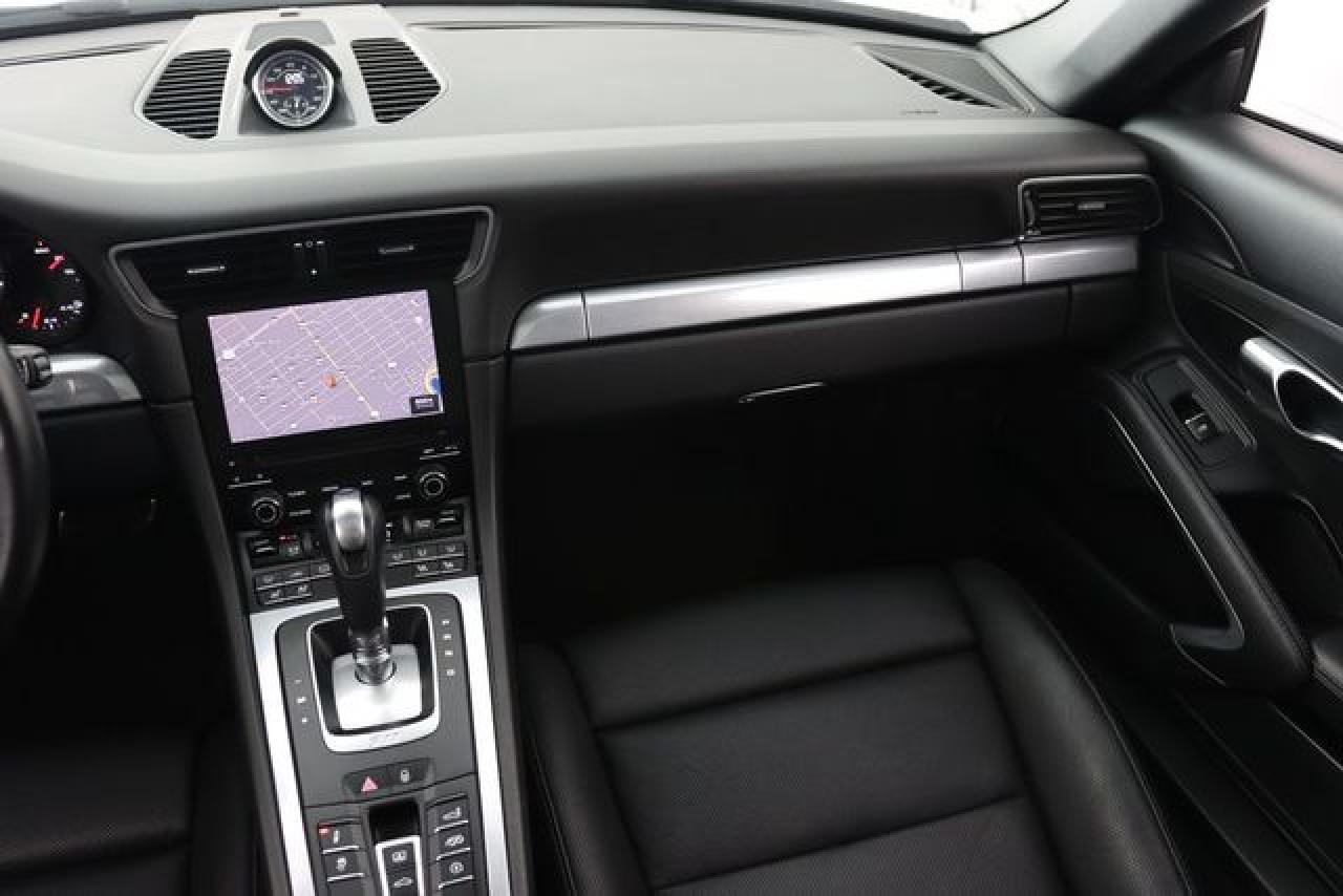 PORSCHE 911 2017 — 32