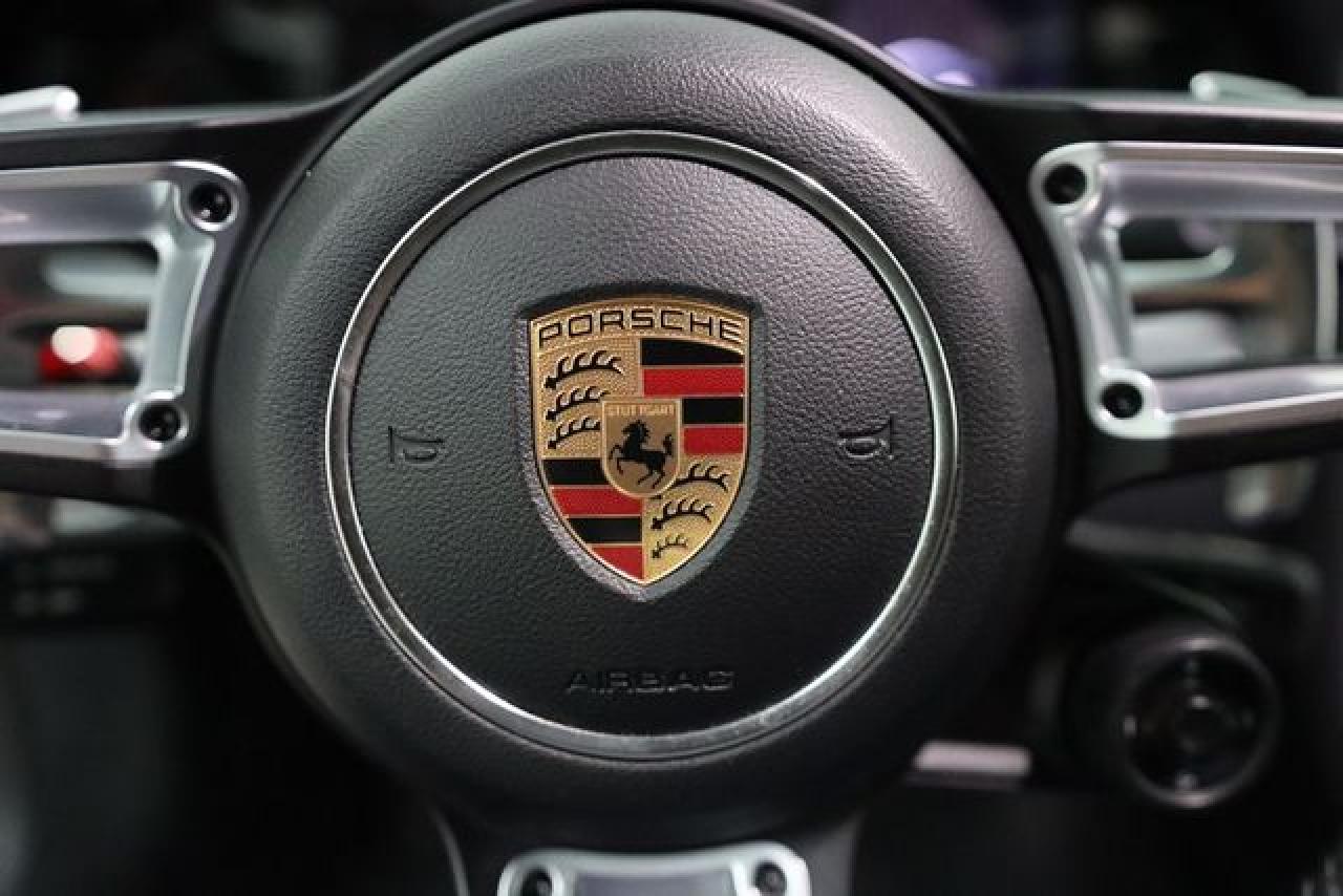 PORSCHE 911 2017 — 25