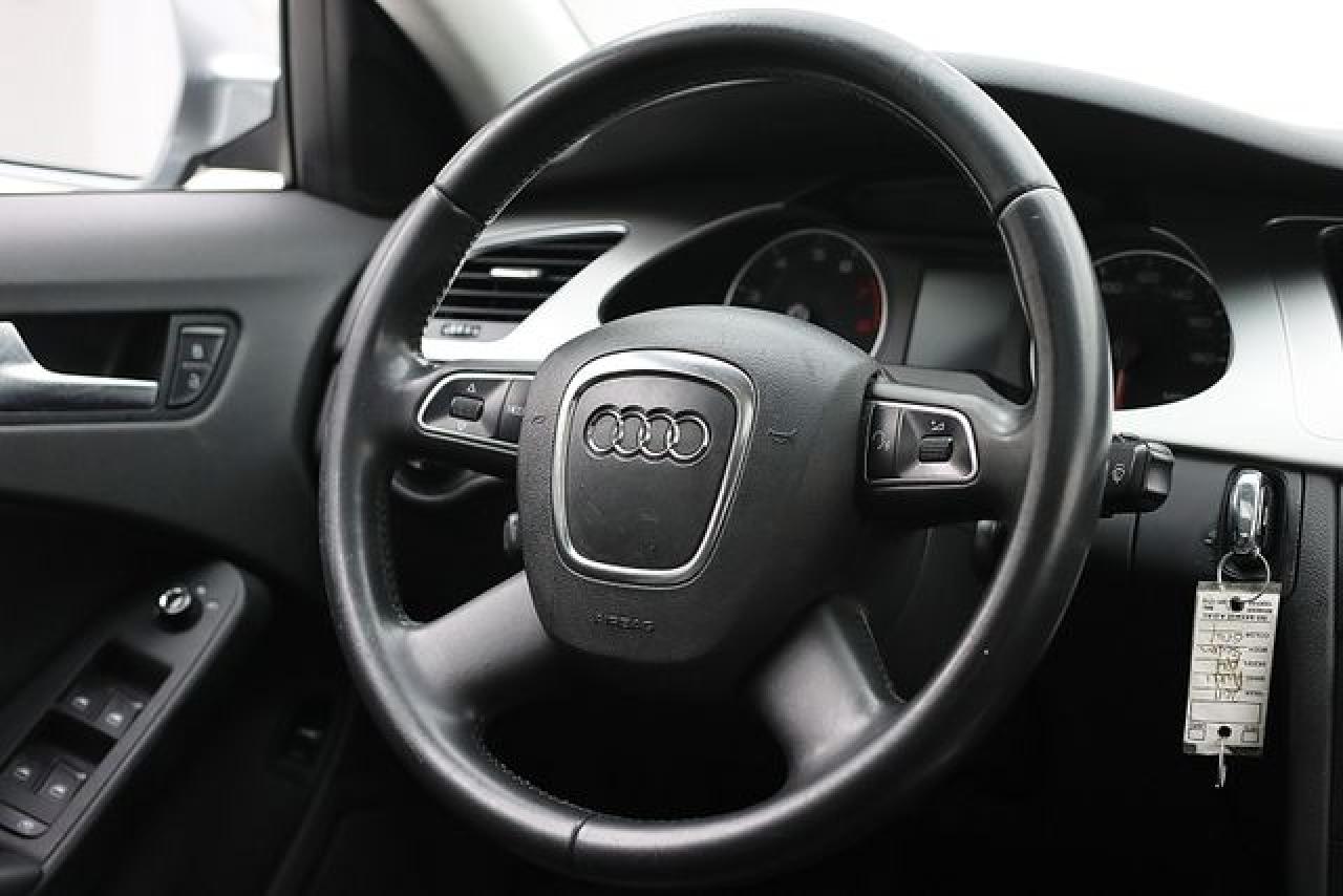 AUDI A4 2011 — 32