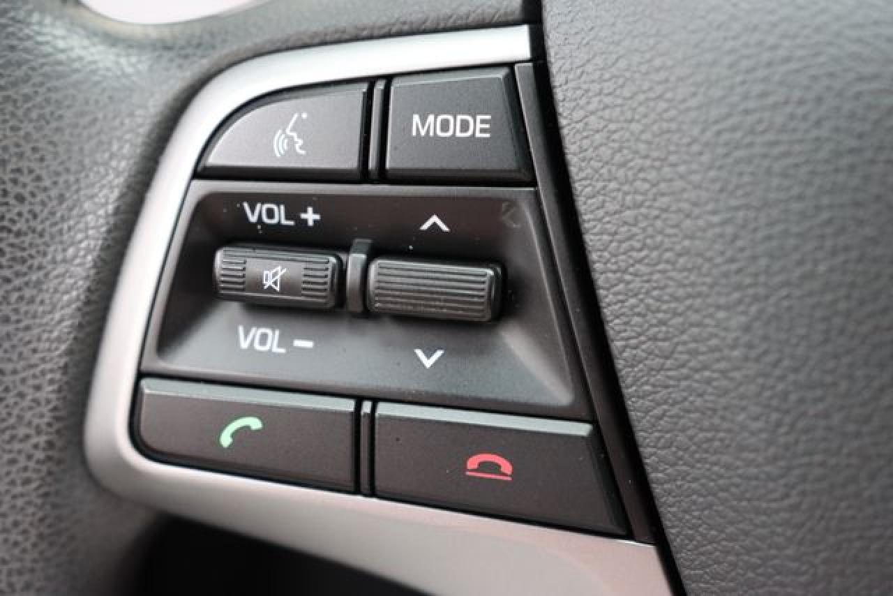 HYUNDAI ELANTRA 2018 — 24