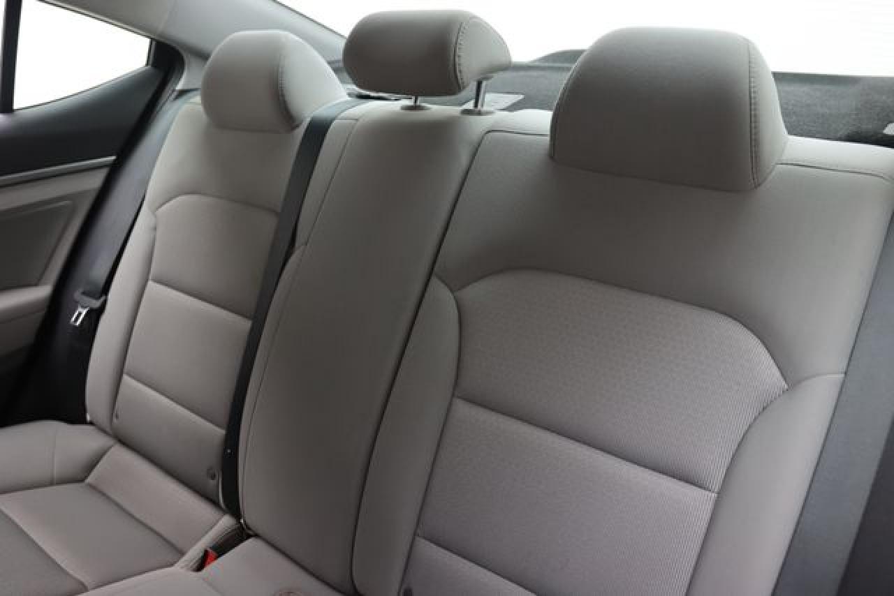 HYUNDAI ELANTRA 2018 — 40